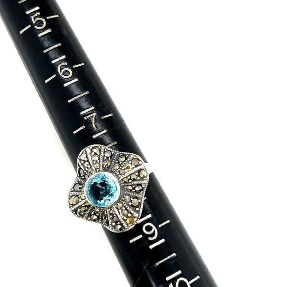 Stunning Sterling Silver Round Topaz / Marcasites Ring - Picture 10 of 10